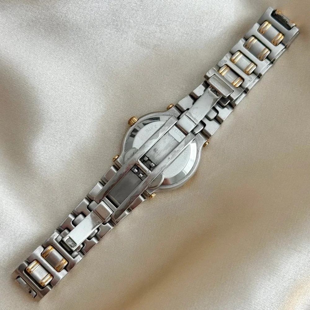 AUTHENTIC VINTAGE GUCCI TWO-TONED WATCH - Picture 6 of 7